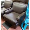 Image 1 : NEW OVERSIZED LEATHERETTE ARM CHAIR