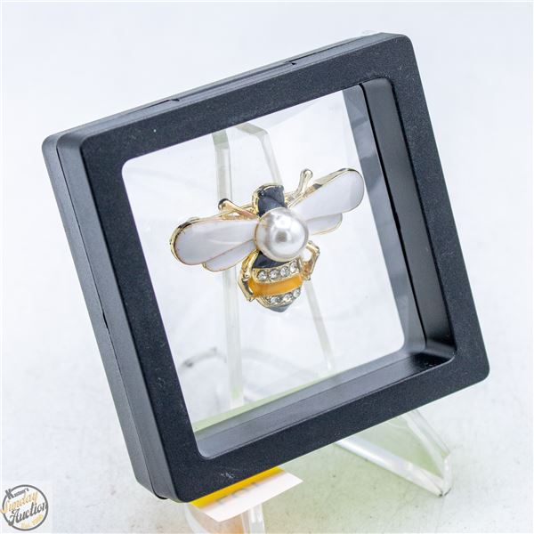 NEW BEE BROOCH WITH PEARL AND