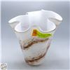 Image 1 : RUFFLED WHITE ART GLASS VASE FEATURES