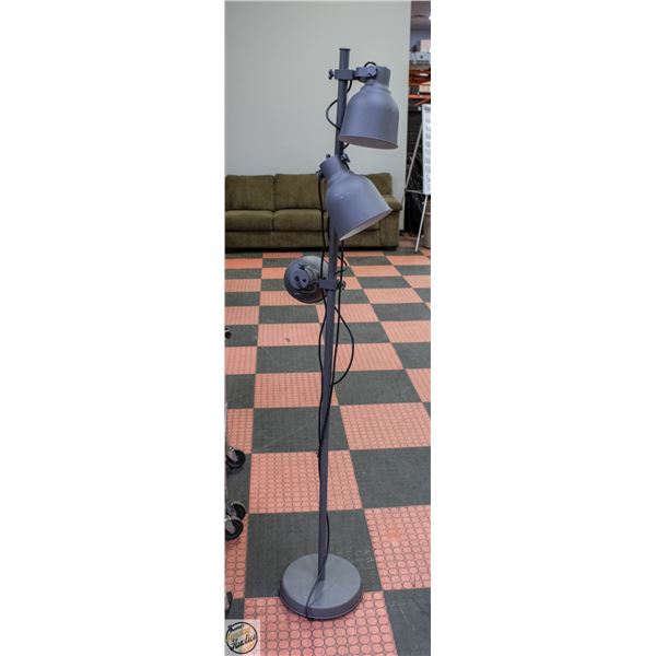 3 LIGHT STAND UP ROOM LAMP