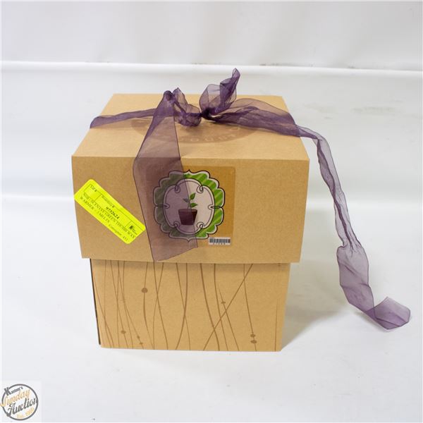 NIB - SCENTSY GREEN THUMB WAX WARMER + 3 MELTS