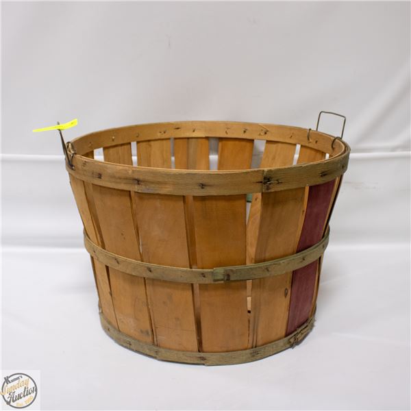 ESTATE VINTAGE WOODEN APPLE