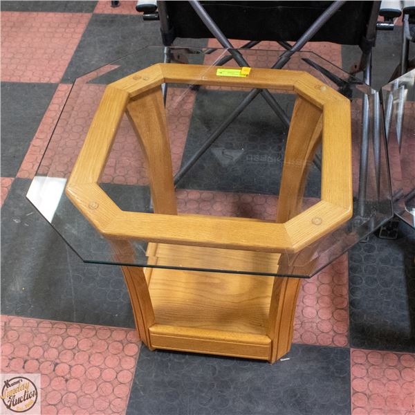 SOLID OAK/GLASS END TABLE H-20" W-26" L-26"