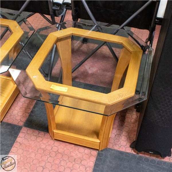 SOLID OAK/GLASS END TABLE H-20" W-26" L-26"