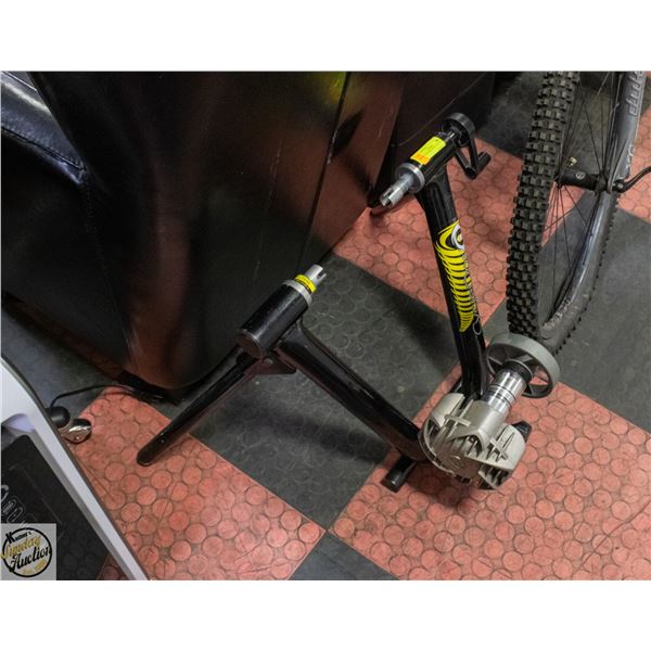 CYCLE OPS BIKE MOUNT TRAINER