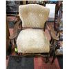 Image 1 : VINTAGE ORNATE VELVET WOOD PARLOR ARMCHAIR