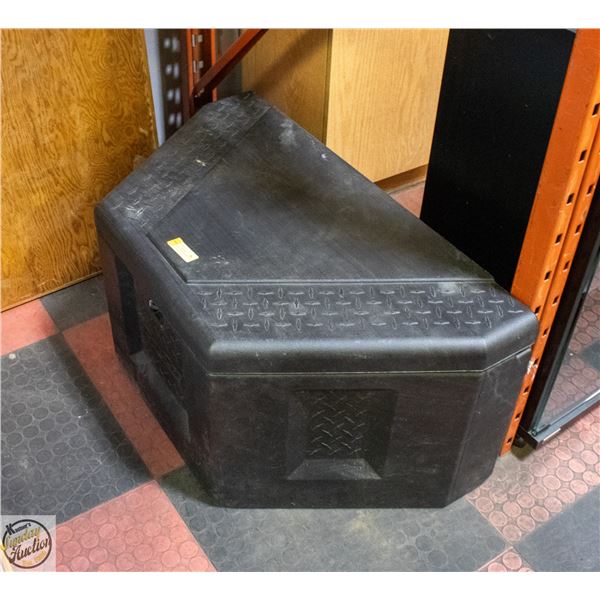DEEZEE POLY TRIANGLE TRAILER BOX (36" X 18.75” X