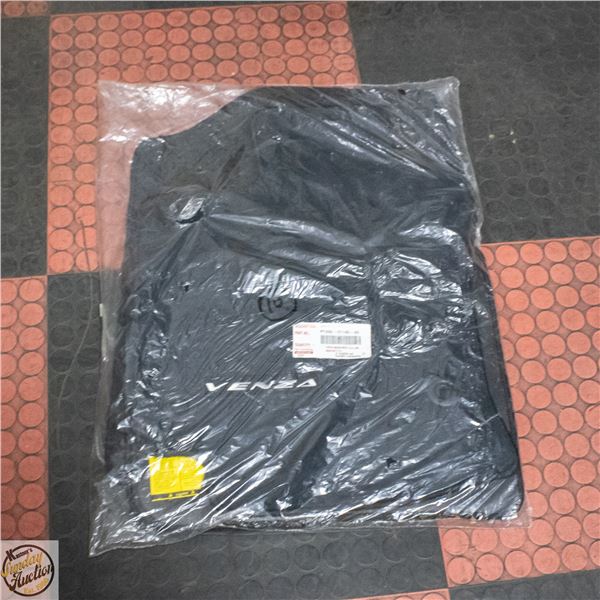 2015 TOYOTA VENZA FLOOR MAT SET