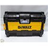 Image 1 : CORDLESS DEWALT PACKOUT RADIO