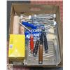 Image 1 : ASSORTED PAINT HARDWARE.