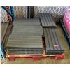 Image 1 : 32 TILES 64 SQUARE FEET OF DECKING TILES BLACK