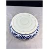 Image 3 : Vintage Porcelain Blue and White Bamboo Leaf Motif Bowl