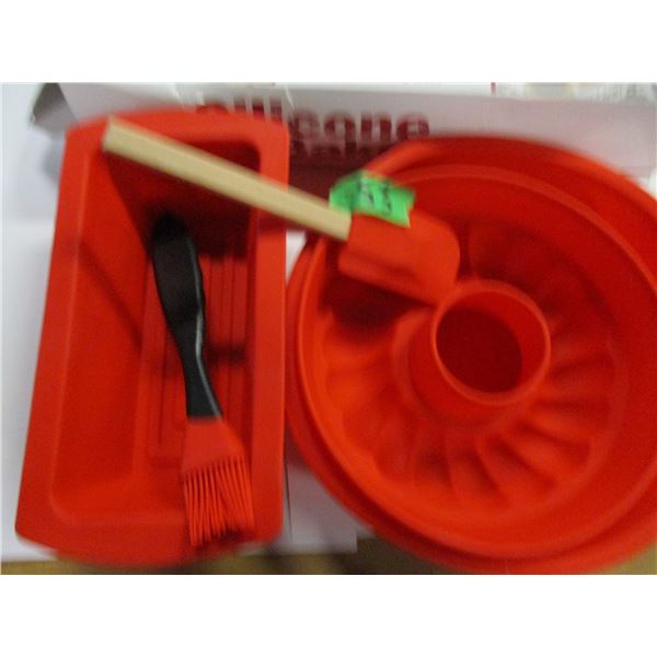 5 PIECE RED SILICONE BAKEWARE SET