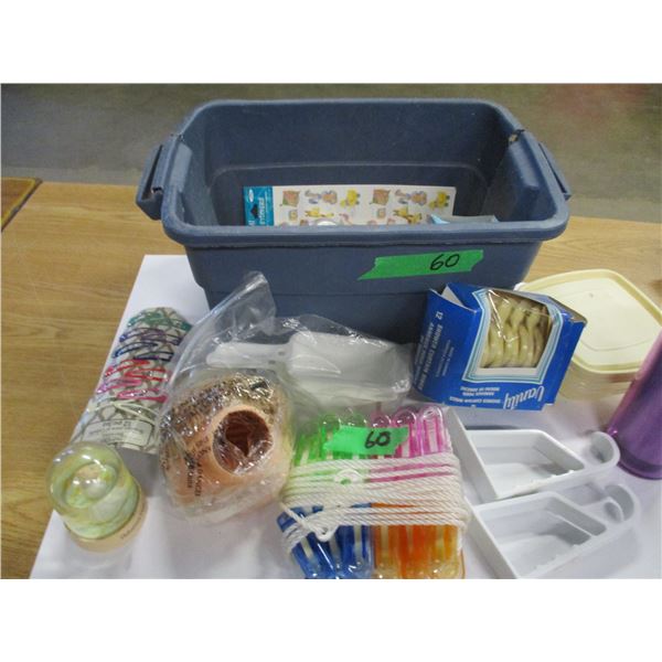 TOTE C/W HAIR ACCESSORIES, SHOWER CURTAIN RINGS, OVER DOOR HOOKS, ETC