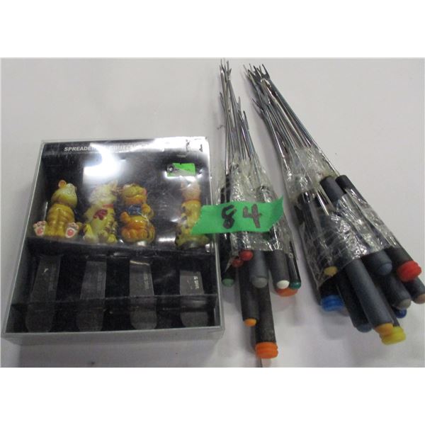 ESTATE:  BOX C/W SPREADERS, FONDUE FORKS, ETC