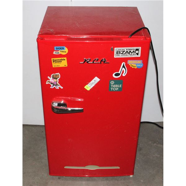 RCA MINI FRIDGE RETRO STYLE