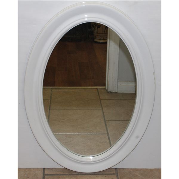 WALL MIRROR MEASUREMENTS: 31"X22"