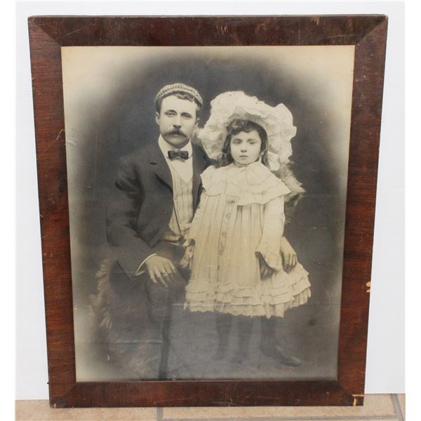 ANTIQUE FRAMED PORTRAIT OF A MAN AND YOUNG GIRL