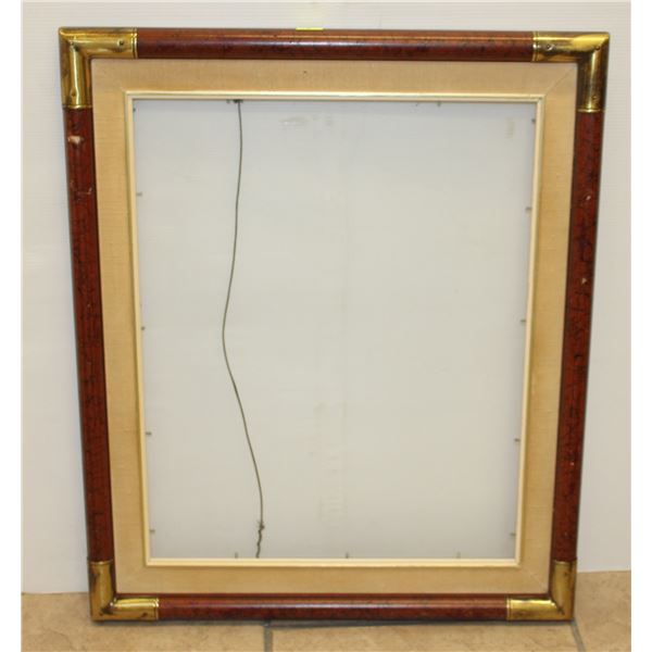 EMPTY FRAME WITH WOOD SIDING MEASUREMENTS:25"X22"