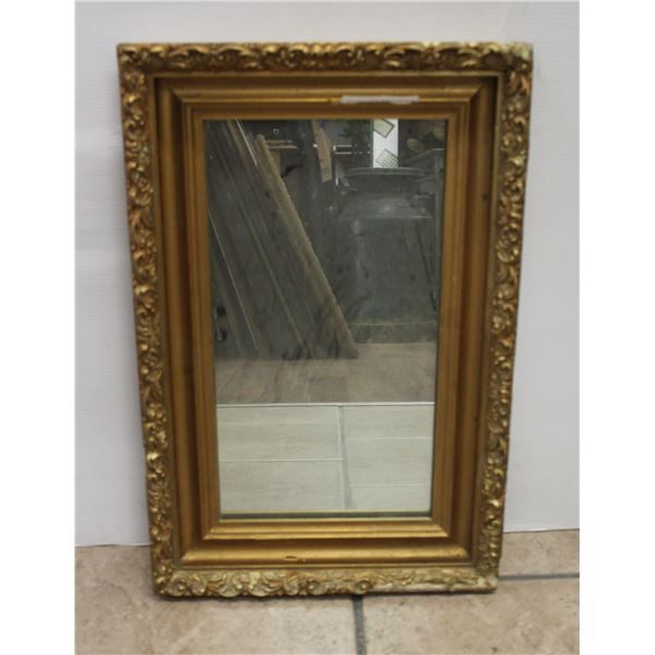 FRAMED MIRROR. MEASUREMENTS: 20"X13"