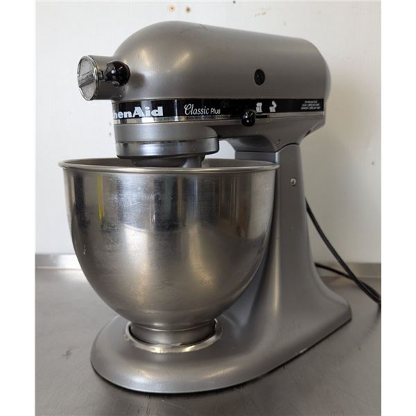 KitchenAid Classic Plus Mixer w/Beater