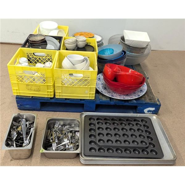 Pallet of Plates, Bowls, Platters, Cutlery & Baking Goods | KS28/R7-2