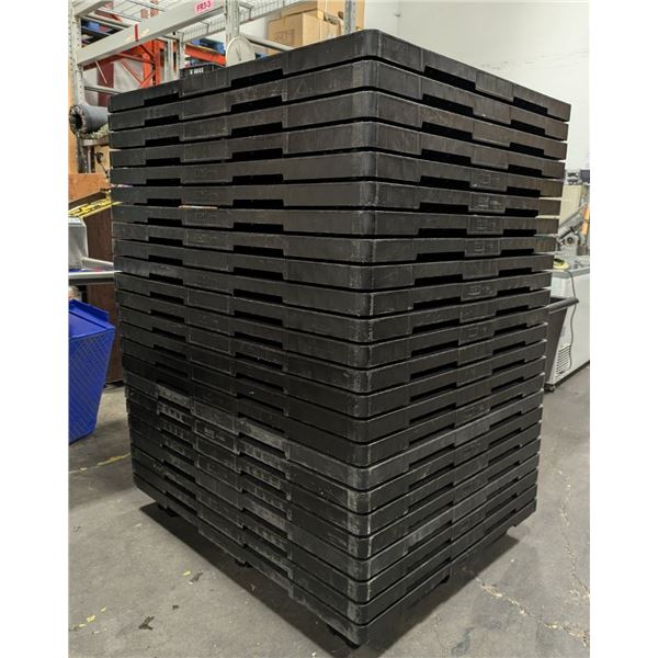 Uline H-1023 48" x 40" Industrial Plastic Pallets - Lot of 24 | R7-top