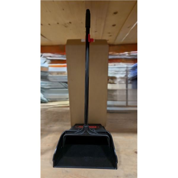 Century Lobby Dustpan with Wheels, 53004738