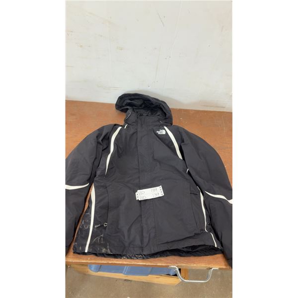 North Face Women’s Jacket Size Medium with Hood and Zip out lining Excellent Condition