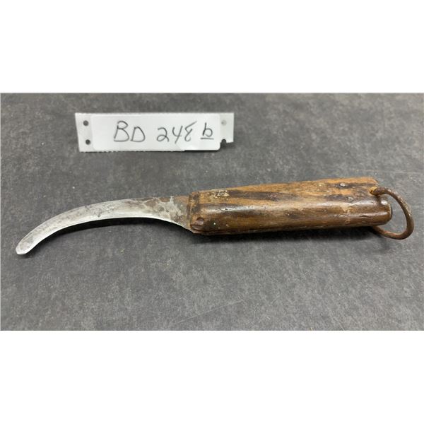 Antique Fixed Blade Curved Billhook Skinning Hawksbill Knife with Wooden Handle and Lanyard Ring
