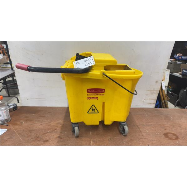 Rubbermaid Commercial Products WaveBrake Mop Bucket and Wringer on Casters