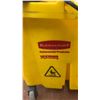 Image 2 : Rubbermaid Commercial Products WaveBrake Mop Bucket and Wringer on Casters