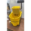 Image 3 : Rubbermaid Commercial Products WaveBrake Mop Bucket and Wringer on Casters
