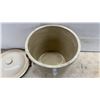 Image 5 : Medalta Potteries Ltd. 5 Imperial Gallon Crock with Lid and Wire Handles