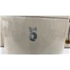 Image 3 : Medalta Potteries 5 Gallon Crock with Wood and Wire Handles, Redcliff, Alta. Canada