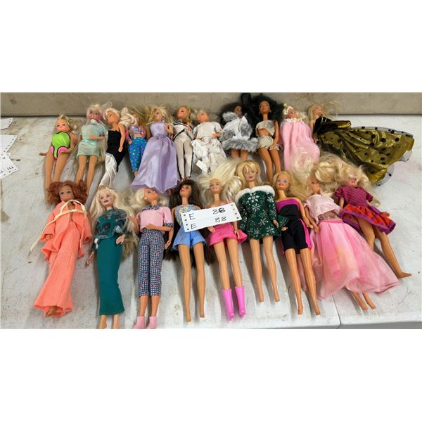 Barbie and Fashion Dolls, 20 Pieces Total, Including Clothes and Accessories