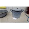 Image 2 : Vintage Grey Speckled Enamelware Water Bath Canner with Lid and Wash Basin