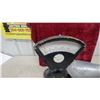 Image 2 : Vintage Toledo Mechanical Counter Scale with Silver Scoop, 500g Capacity