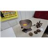 Image 4 : Antique Standard Scale and Supply Company Cast Iron 50 lb Scoop Scale with Weights, Circa 1878
