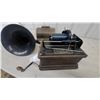Image 5 : Antique Thomas A. Edison Standard Cylinder Phonograph with Black Horn and Oak Case