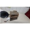 Image 8 : Antique Thomas A. Edison Standard Cylinder Phonograph with Black Horn and Oak Case