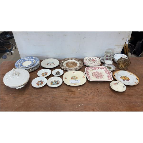 Royal Commemorative Plates, Blue and White Transferware, Floral Dinnerware