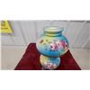 Image 2 : Antique "Gone With the Wind" Parlor Lamp with Hand-Painted Rose Globes and Cast Metal Base