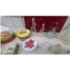 Image 6 : Vintage Collectible Tins Including Carol Ring, Old English Inn, Poinsettia and More With Glass Bott
