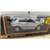 Image 4 : Maisto Special Edition Mercedes-Benz ML 320 (1997) and Porsche 911 Carrera Cabriolet (1993) 1:18