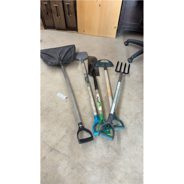 Lot of 5 Garden Tools: Snow Shovel, 2 Shovels, Hoe, and Pitchfork