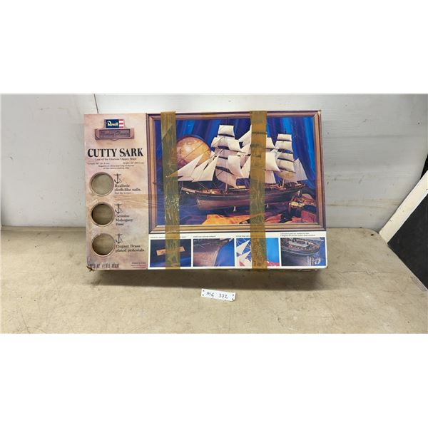 Revell "Cutty Sark" Maritime Classics Model Kit, Hull Halves, Thread, Glue