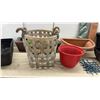 Image 2 : Assorted Planters, Baskets, and Garden Trellises