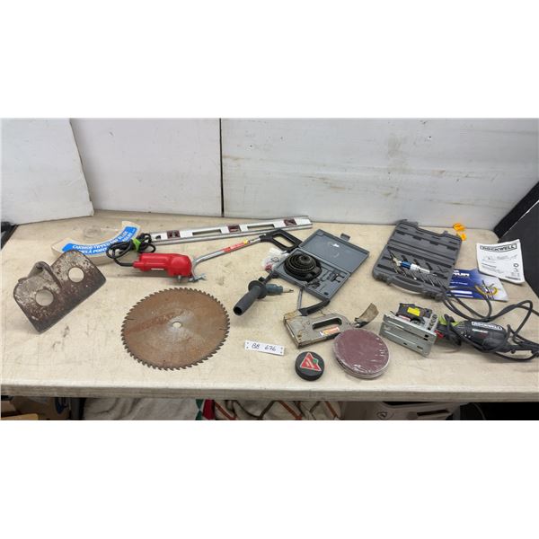 Mastercraft Maximum Quik Flip Drill and Driver Kit, Hole Saw Kit, Level, New Pkg Sanding Disks