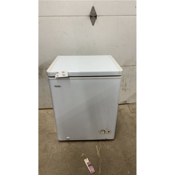 Danby Chest Freezer with Wire Basket and Power Cord 25 × 21 × 33